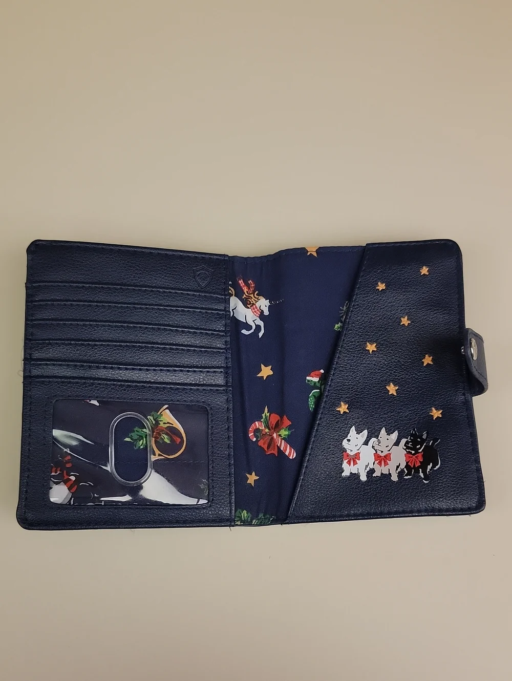 VERA BRADLEY RFID PASSPORT WALLET IN SNO GLOBE MOTIFS